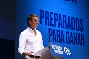 El PP se sitúa en cabeza en intención de voto, con 1,9 puntos de ventaja sobre el PSOE en el CIS