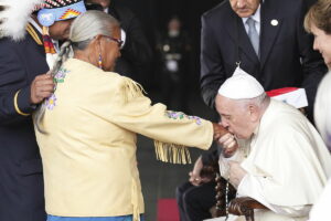 El Papa Francisco pide perdn en Canad "por el mal que tantos cristianos hicieron a los indgenas"