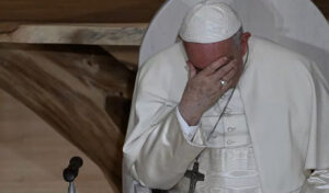 El Papa deja la puerta abierta a la renuncia y dice que no sera una catstrofe: "Se puede cambiar de Papa, no hay ningn problema"
