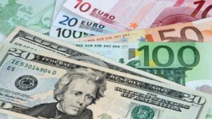 El euro y el dólar alcanzan paridad por primera vez en 20 años