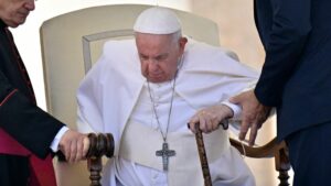 El papa Francisco deja puerta abierta a su renuncia y dice que no sería una catástrofe