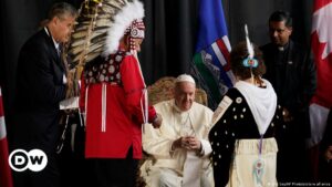 El papa pide perdón por abusos de la Iglesia contra indígenas de Canadá | El Mundo | DW