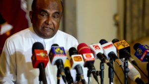 El primer ministro de Sri Lanka asume la presidencia del país