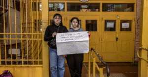 En las aulas de Buenos Aires, una batalla por el lenguaje incluyente