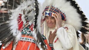 Francisco pide perdón a indígenas de Canadá