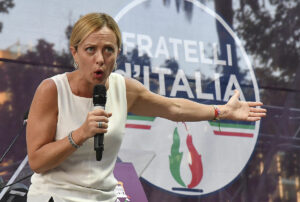 Giorgia Meloni, la admiradora de Mussolini que aspira a convertirse en jefa del Gobierno italiano