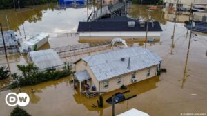 Inundaciones en el sur de EE.UU. dejan al menos 25 muertos | El Mundo | DW