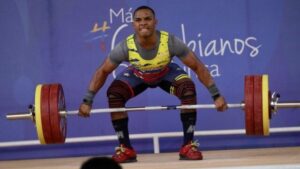 Julio Mayora logra oro e impone récord en levantamiento de pesas de Valledupar 2022 | Diario El Luchador