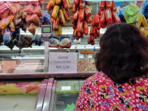 Kilo de bologna pimentón sube a Bs. 30,5 #MercadoGuaicaipuro