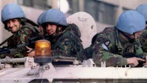 La foto de un antiguo casco azul de la ONU para reencontrarse con una niña de Bosnia