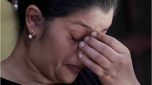 “¿Cómo pude dejar que a mis hijos les sucediera esto?”: la madre hondureña que perdió a dos hijos y a su nuera en el camión de migrantes de Texas