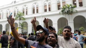 Las protestas fuerzan la caída del presidente y el primer ministro de Sri Lanka