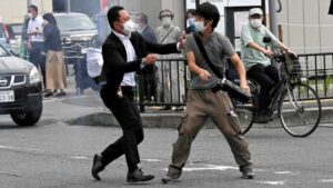 Los japoneses acuden a las urnas conmocionados por el asesinato de Abe