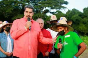 Maduro confirma que la mitad de su gabinete tiene covid-19
