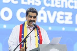 Maduro dijo que el año escolar 2021-2022 culminó "exitosamente" (aunque sigue ignorando las demandas salariales de maestros y profesores)