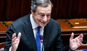 Mario Draghi dimite tras perder la mayora para gobernar Italia