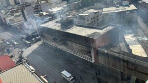 Mercado de Los Corotos de Caracas se incendió en la madrugada de este domingo