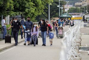 Migrantes venezolanas enfrentan creciente violencia de género en Colombia y Perú