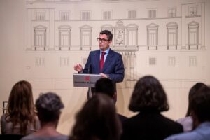 Moncloa y el Govern acuerdan avanzar en desjudicialización y el Ejecutivo apoya la ley que elimina el 25% del castellano