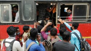 Mueren 16 personas tras caer un autobús por un barranco en el norte de India