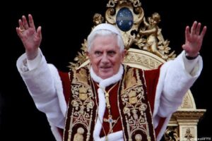 Papa Benedicto XVI no ha muerto