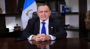 Presidente de Guatemala sale ileso de ataque a tiros
