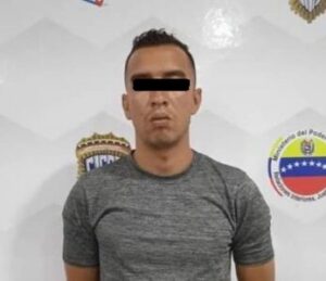 Preso policía de San Diego por asesinar a su pareja al salir de una fiesta en Valencia: Pretendía huir a Colombia