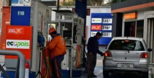 Reducen el precio del combustible en Ecuador