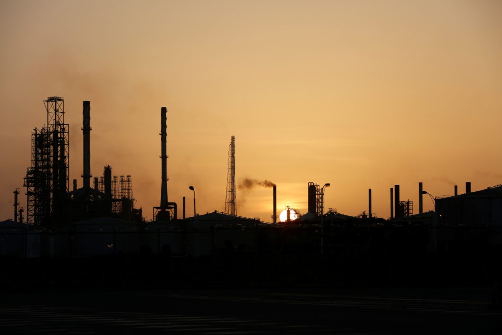 Reuters: Paralizan producción en la refinería de Amuay por un apagón