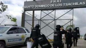 Riña en cárcel de Ecuador deja 13 muertos y 2 heridos