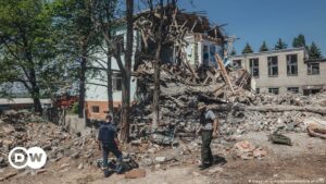 Rusia intensifica bombardeos en Ucrania antes de reunión UE sobre sanciones | El Mundo | DW