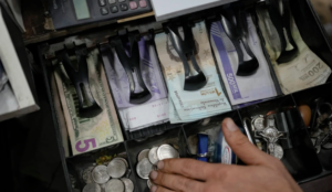 Se acentúa caída de los salarios en Venezuela en el mes de junio, según el OVF
