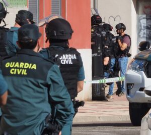 Se entrega el hombre atrincherado en Santovenia (Valladolid) y se libera a un único rehén ileso