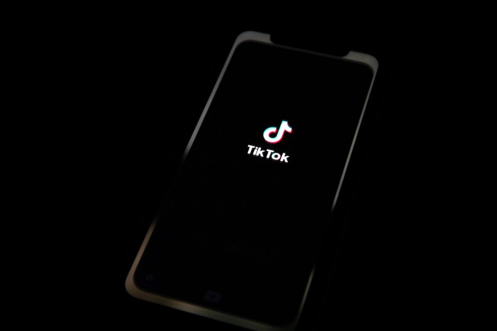 Senadores de EE.UU. piden investigar a TikTok por presunto espionaje