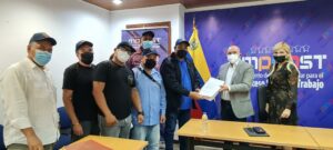 Torrealba firma convención colectiva con trabajadores de hotelería