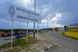 Tribunal de Curazao ordena cierre de cárceles para migrantes venezolanos