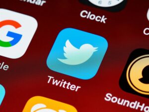 Twitter prueba una función que permite añadir estados en las publicaciones