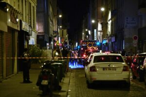 Un muerto y cuatro heridos en un tiroteo con un Kalashnikov contra la terraza de un bar en Pars