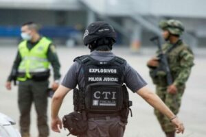 Un policía y un civil mueren tras ataque explosivo en Colombia