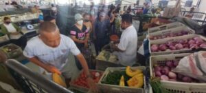 Venezolanos dedican la mayoría de sus ingresos a compra de alimentos