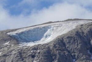 ▷ Se reanuda la búsqueda de excursionistas en glaciar italiano #5Jul