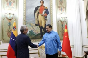 Maduro impulsa ley de zonas económicas especiales ante representante de China
