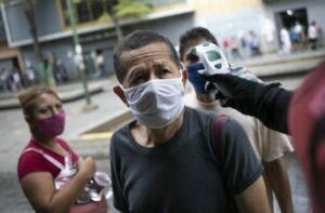 Médicos insisten en «estar alerta» ante las secuelas del covid-19 en el país