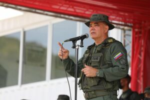 Padrino López establecerá contacto con Colombia para restablecer relaciones militares