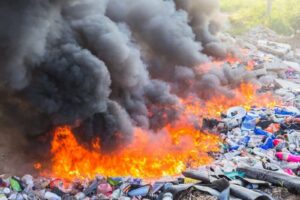 20 de cada 100 venezolanos opta por quemar la basura ante la falta de aseo público - El Diario