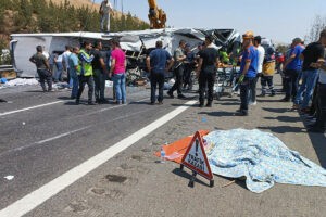 Al menos 16 muertos y 21 heridos en un accidente múltiple de tráfico en Turquía