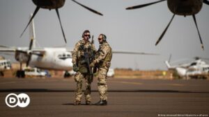 Alemania suspende su participación en la misión internacional en Mali | Alemania | DW