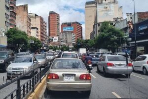 Alertan de una nueva modalidad de robo en el centro de Caracas contra las personas que se trasladan en carro: “Deben estar pendiente”