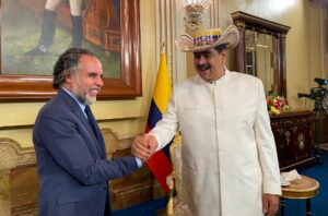 Armando Benedetti entregó sus cartas credenciales a Nicolás Maduro