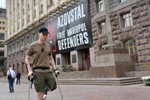 As sobrevivi el amputado Vladyslav al infierno en Azovstal: "La pierna me goteaba como carne podrida, no me daban antibiticos"